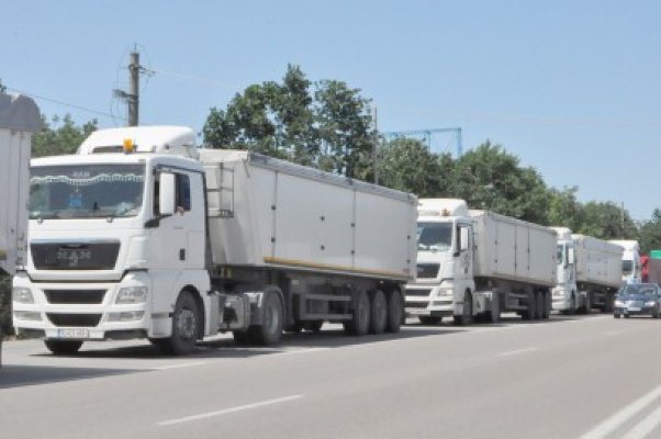 Transportatorii de mărfuri intră în grevă: Magazinele pot rămâne goale de sărbători